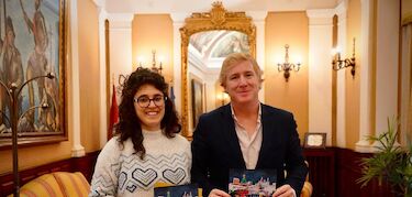 La pacense Blanca Ambel ilustra la postal navidea del Ayuntamiento de Badajoz