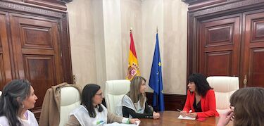 Mujeres por Almaraz trasladan a Ministra Igualdad la necesidad de prolongar vida de CN