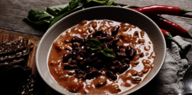 6 recetas de frijoles charros con tomate molido