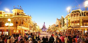 Viajar en familia Disneyland Pars el destino ideal para padres e hijos