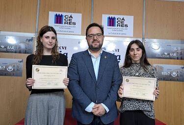 Alicia Mariño, Premio Ópera Prima de UEx, con trabajo sobre el humor y arte en los 'memes'